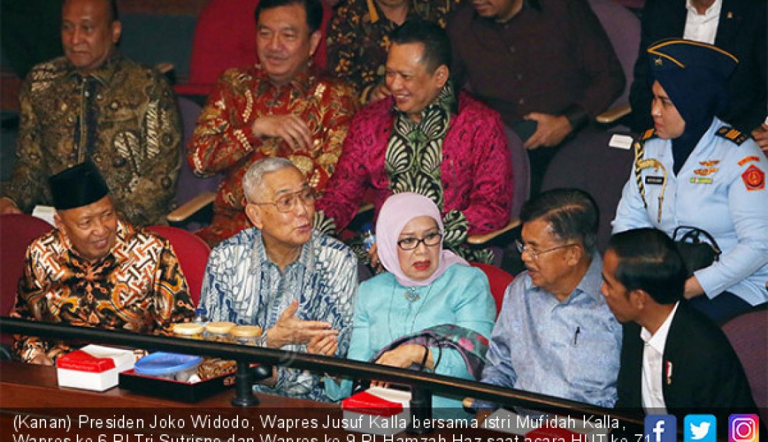 (Kanan) Presiden Joko Widodo, Wapres Jusuf Kalla bersama istri Mufidah Kalla, Wapres ke 6 RI Tri Sutrisno dan Wapres ke 9 RI Hamzah Haz saat acara HUT ke-71 Megawati Soekarnoputri, Jakarta, Selasa (23/1). - JPNN.com