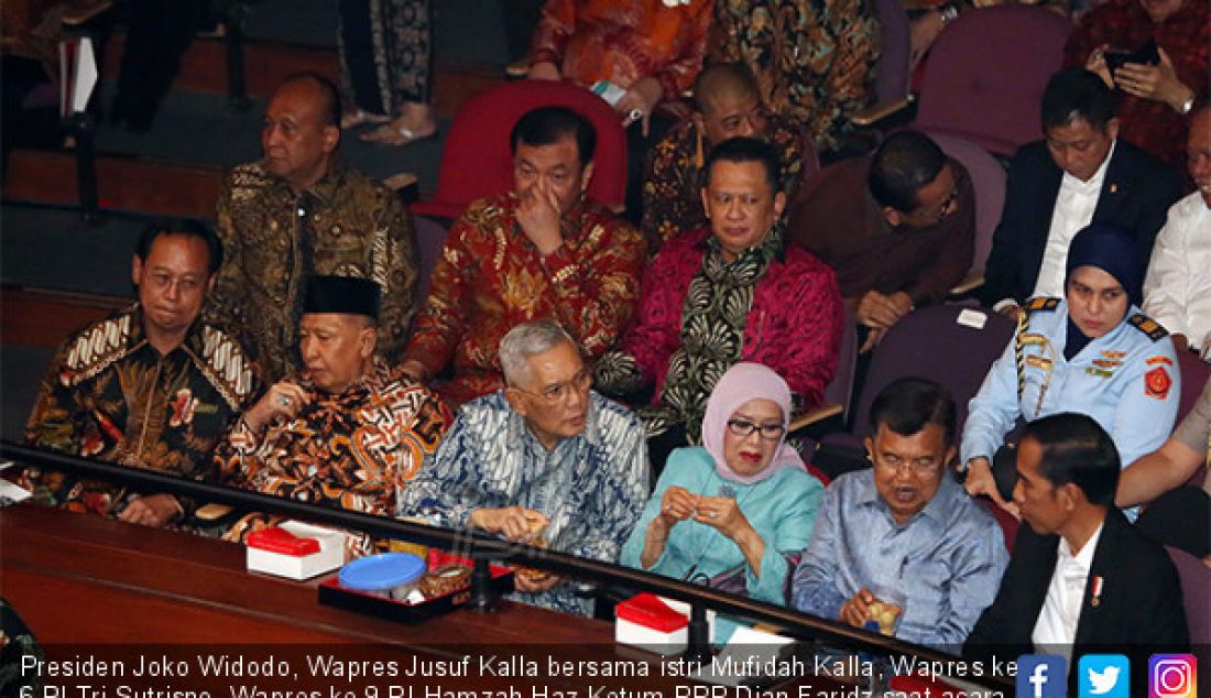 Presiden Joko Widodo, Wapres Jusuf Kalla bersama istri Mufidah Kalla, Wapres ke 6 RI Tri Sutrisno, Wapres ke 9 RI Hamzah Haz Ketum PPP Djan Faridz saat acara HUT ke-71 Megawati Soekarnoputri, Jakarta, Selasa (23/1). - JPNN.com