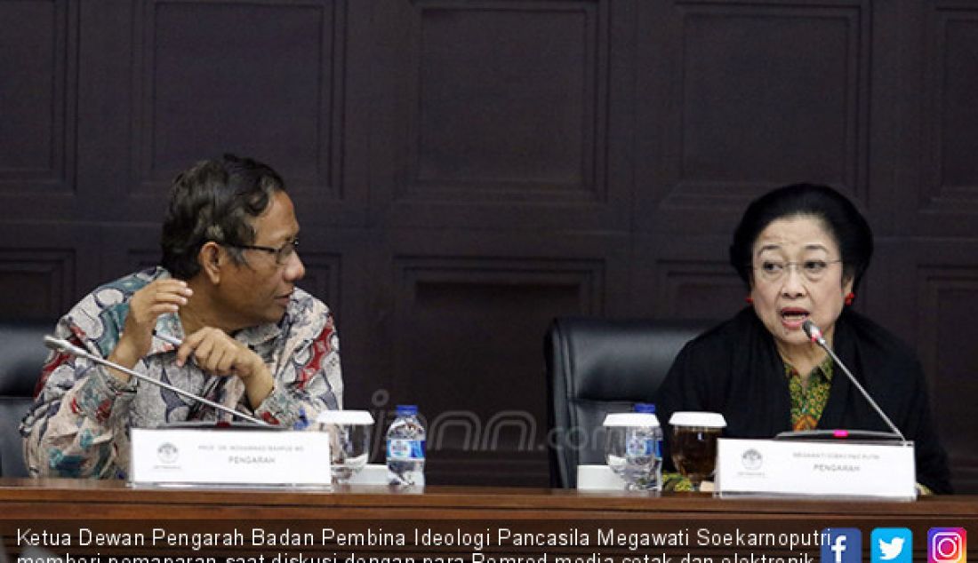 Ketua Dewan Pengarah Badan Pembina Ideologi Pancasila Megawati Soekarnoputri memberi pemaparan saat diskusi dengan para Pemred media cetak dan elektronik, Jakarta, Rabu (24/1). - JPNN.com
