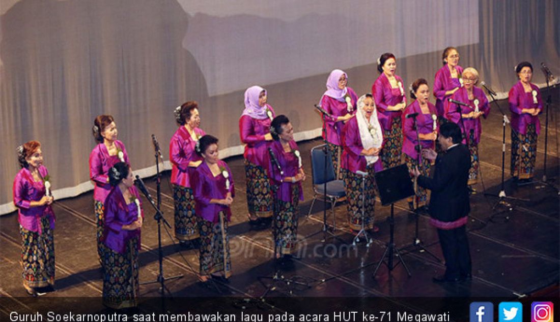Guruh Soekarnoputra saat membawakan lagu pada acara HUT ke-71 Megawati Soekarnoputri, Jakarta, Selasa (23/1). - JPNN.com