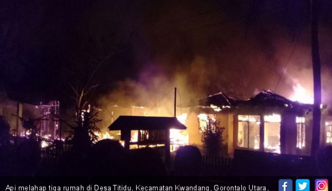 Api melahap tiga rumah di Desa Titidu, Kecamatan Kwandang, Gorontalo Utara, Selasa (23/1) malam. Tak ada da korban jiwa dalam peristiwa ini. - JPNN.com