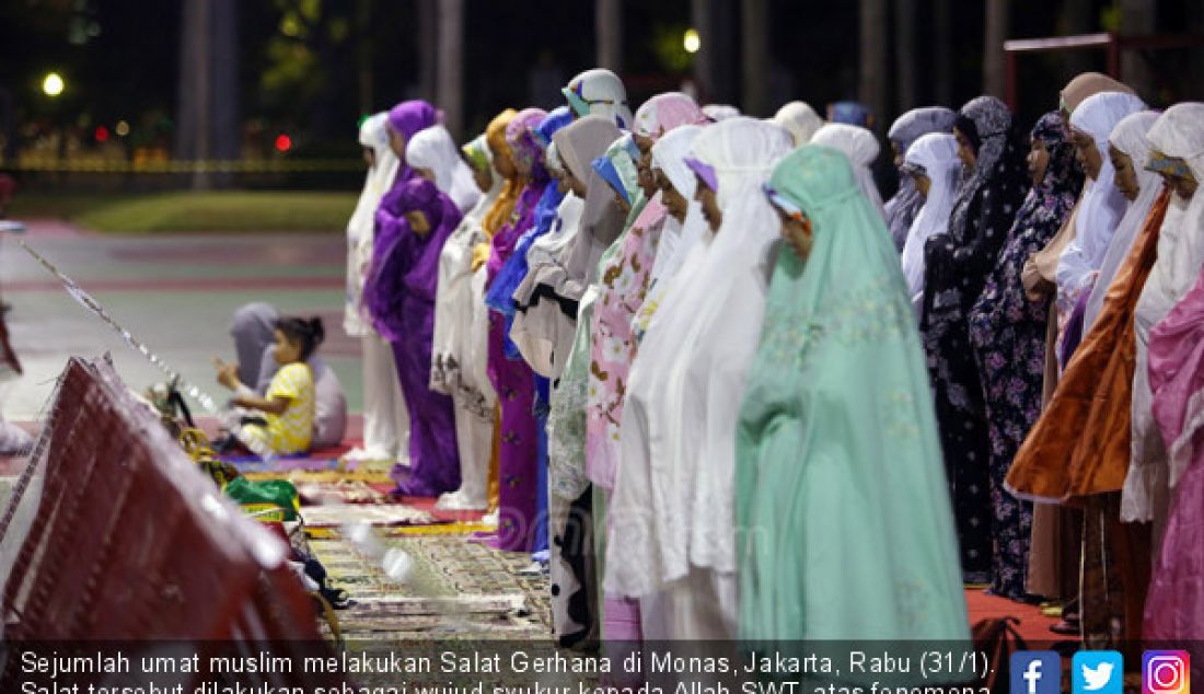Sejumlah umat muslim melakukan Salat Gerhana di Monas, Jakarta, Rabu (31/1). Salat tersebut dilakukan sebagai wujud syukur kepada Allah SWT, atas fenomena Gerhana bulan yang terjadi hanya dalam 150 tahun. - JPNN.com