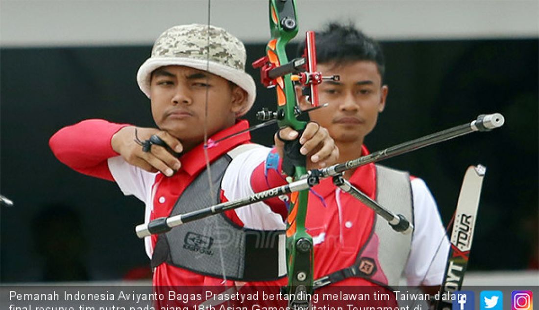 Pemanah Indonesia Aviyanto Bagas Prasetyad bertanding melawan tim Taiwan dalam final recurve tim putra pada ajang 18th Asian Games Invitation Tournament di Lapangan Panahan Kompleks Gelora Bung Karno, Jakarta, Rabu (14/2). - JPNN.com