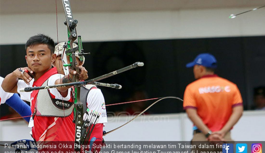 Pemanah Indonesia Okka Bagus Subekti bertanding melawan tim Taiwan dalam final recurve tim putra pada ajang 18th Asian Games Invitation Tournament di Lapangan Panahan Kompleks Gelora Bung Karno, Jakarta, Rabu (14/2). - JPNN.com