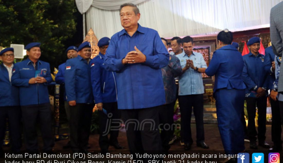 Ketum Partai Demokrat (PD) Susilo Bambang Yudhoyono menghadiri acara inagurasi kader baru PD di Puri Cikeas Bogor, Kamis (15/2). SBY lantik 21 kader baru. - JPNN.com