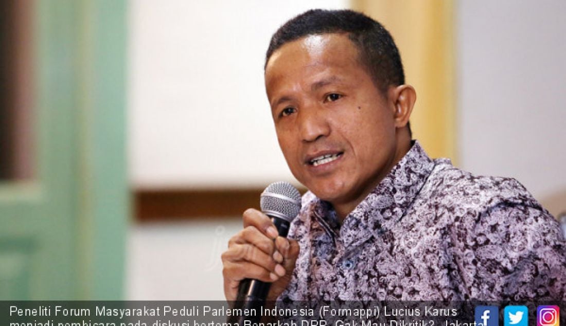 Peneliti Forum Masyarakat Peduli Parlemen Indonesia (Formappi) Lucius Karus menjadi pembicara pada diskusi bertema Benarkah DPR, Gak Mau Dikritik?, Jakarta, Sabtu (17/2). - JPNN.com