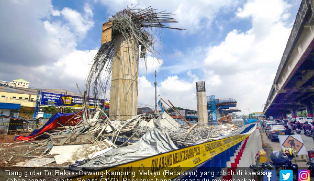 Tiang girder Tol Bekasi-Cawang-Kampung Melayu (Becakayu) yang roboh di kawasan Kebon nanas, Jakarta, Selasa (20/2). Robohnya tiang pancang itu menyebabkan tujuh pekerja dari proyek tersebut terluka. - JPNN.com