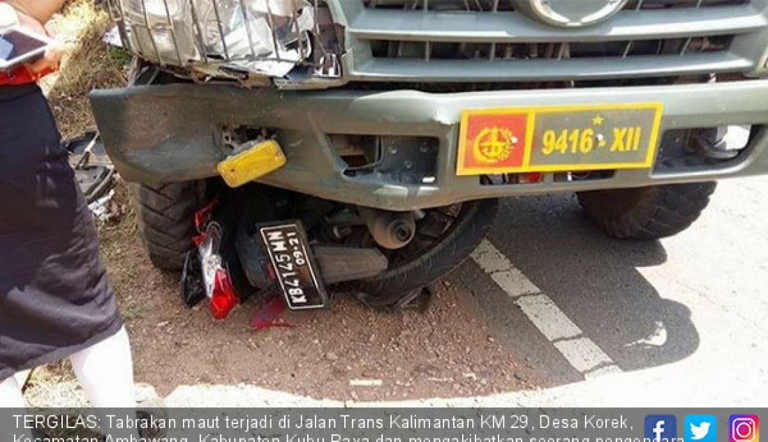 TERGILAS: Tabrakan maut terjadi di Jalan Trans Kalimantan KM 29, Desa Korek, Kecamatan Ambawang, Kabupaten Kubu Raya dan mengakibatkan seorang pengendara motor tewas, Rabu (21/2). - JPNN.com