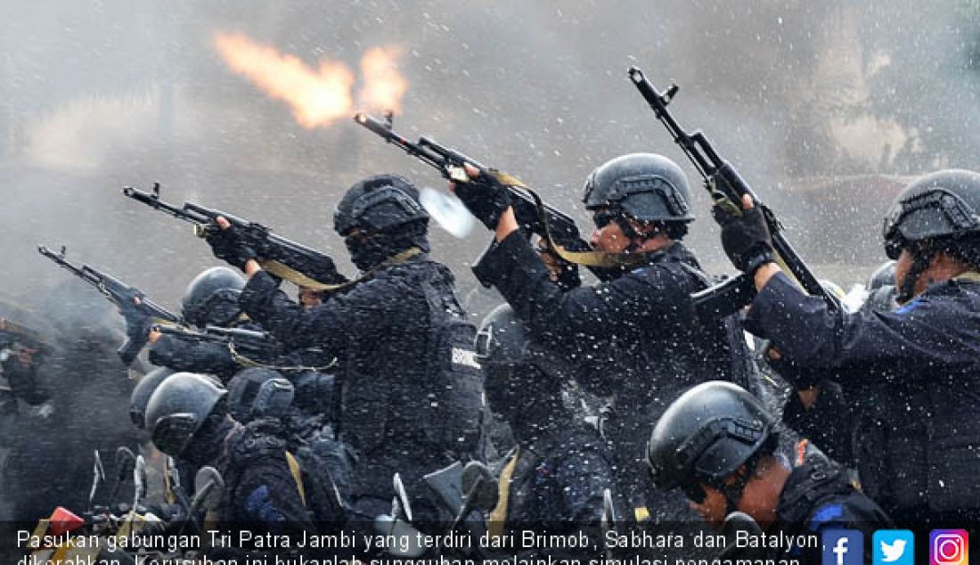 Pasukan gabungan Tri Patra Jambi yang terdiri dari Brimob, Sabhara dan Batalyon, dikerahkan. Kerusuhan ini bukanlah sungguhan melainkan simulasi pengamanan Pilkada Serentak 2018, Kamis (22/2). - JPNN.com