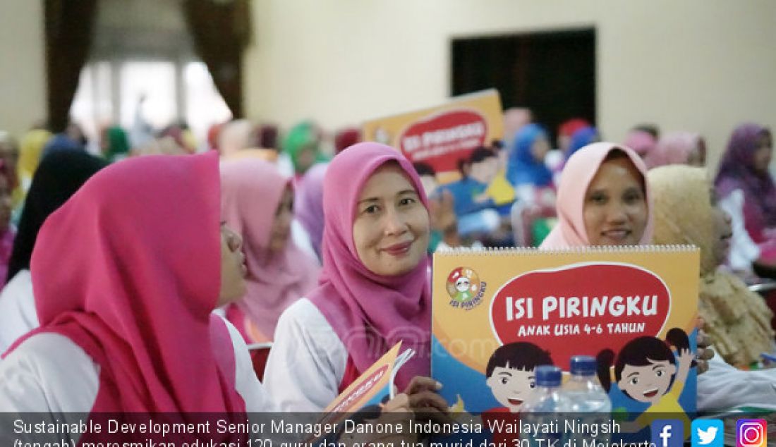 Sustainable Development Senior Manager Danone Indonesia Wailayati Ningsih (tengah) meresmikan edukasi 120 guru dan orang tua murid dari 30 TK di Mojokerto dan Pasuruan. Edukasi ini diharapkan dapat mendukung pemenuhan gizi seimbang pada anak usia 4-6 tahun. - JPNN.com
