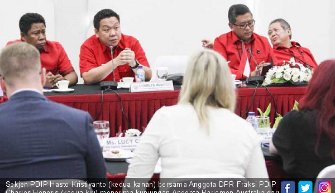 Sekjen PDIP Hasto Kristiyanto (kedua kanan) bersama Anggota DPR Fraksi PDIP Charles Honoris (kedua kiri) menerima kunjungan Anggota Parlemen Australia dari Partai Buruh Australia Luke Gosling di Kantor DPP PDIP, Jakarta, Selasa (6/3). - JPNN.com