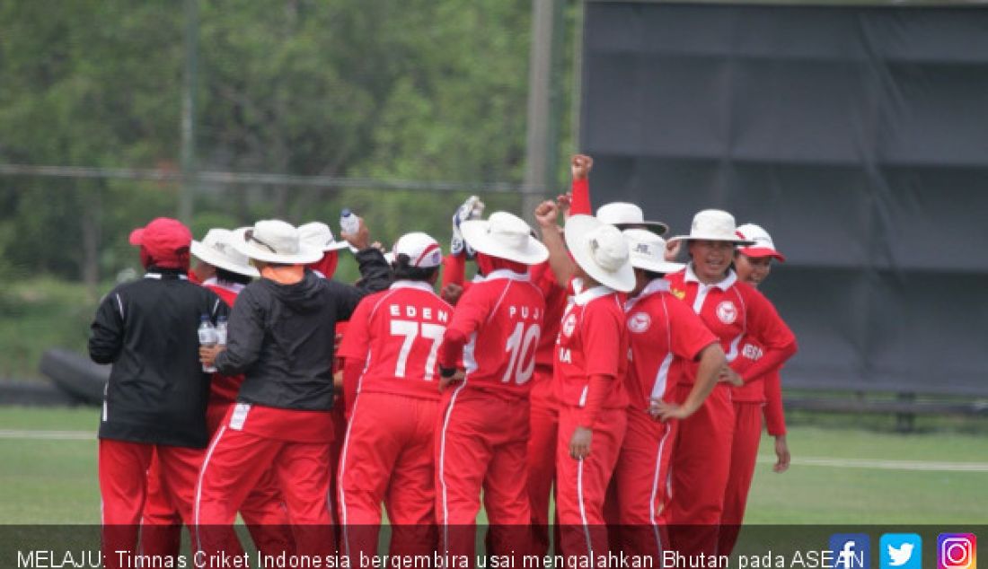 MELAJU: Timnas Criket Indonesia bergembira usai mengalahkan Bhutan pada ASEAN Women’s T20 Tournament 2018. - JPNN.com