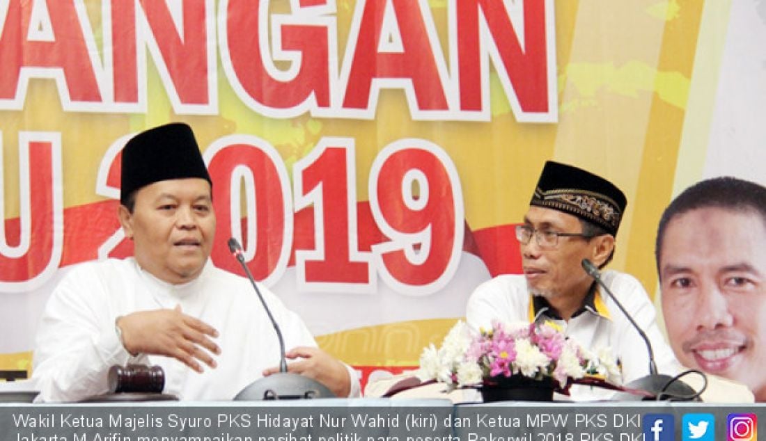 Wakil Ketua Majelis Syuro PKS Hidayat Nur Wahid (kiri) dan Ketua MPW PKS DKI Jakarta M Arifin menyampaikan nasihat politik para peserta Rakorwil 2018 PKS DKI Jakarta untuk Pemenangan Pemilu 2019, Sabtu (10/3), Jakarta. - JPNN.com