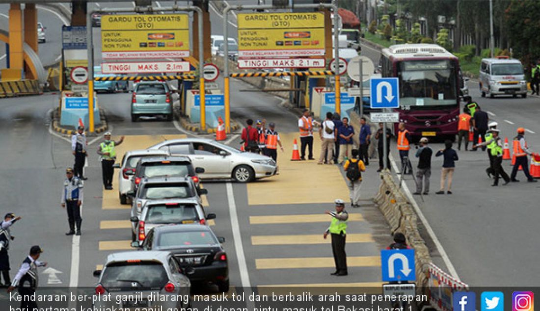 Kendaraan ber-plat ganjil dilarang masuk tol dan berbalik arah saat penerapan hari pertama kebijakan ganjil genap di depan pintu masuk tol Bekasi barat 1, Cikampek, Selasa (13/3). Ganjil genap berlaku pukul 6 hingga 9 pagi. - JPNN.com