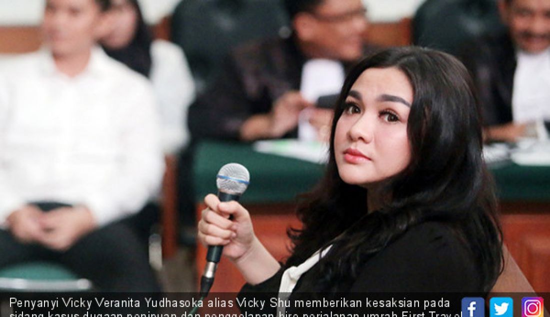 Penyanyi Vicky Veranita Yudhasoka alias Vicky Shu memberikan kesaksian pada sidang kasus dugaan penipuan dan penggelapan biro perjalanan umrah First Travel di Pengadilan Negeri Kota Depok, Jawa Barat, Senin (14/3). - JPNN.com