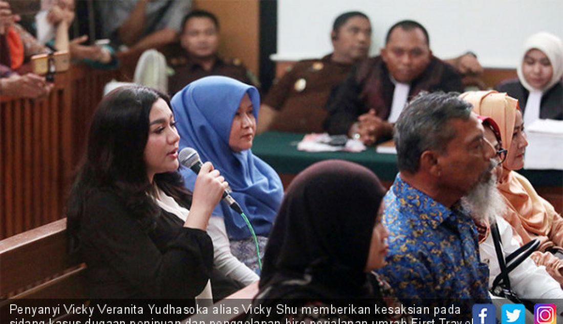 Penyanyi Vicky Veranita Yudhasoka alias Vicky Shu memberikan kesaksian pada sidang kasus dugaan penipuan dan penggelapan biro perjalanan umrah First Travel di Pengadilan Negeri Kota Depok, Jawa Barat, Senin (14/3). - JPNN.com