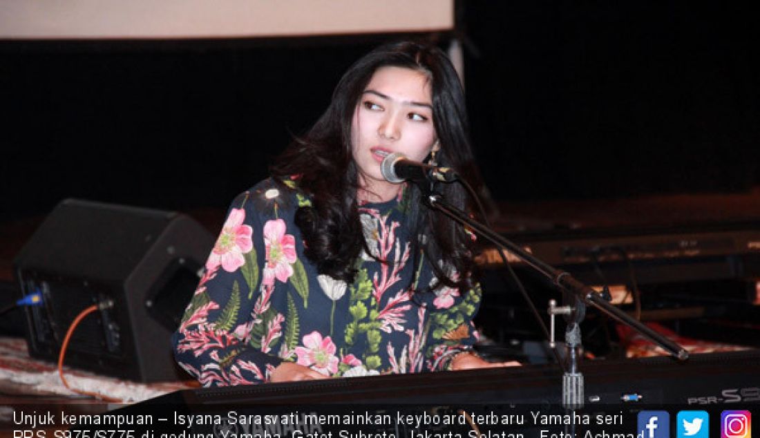 Unjuk kemampuan – Isyana Sarasvati memainkan keyboard terbaru Yamaha seri PRS-S975/S775 di gedung Yamaha, Gatot Subroto, Jakarta Selatan. - JPNN.com