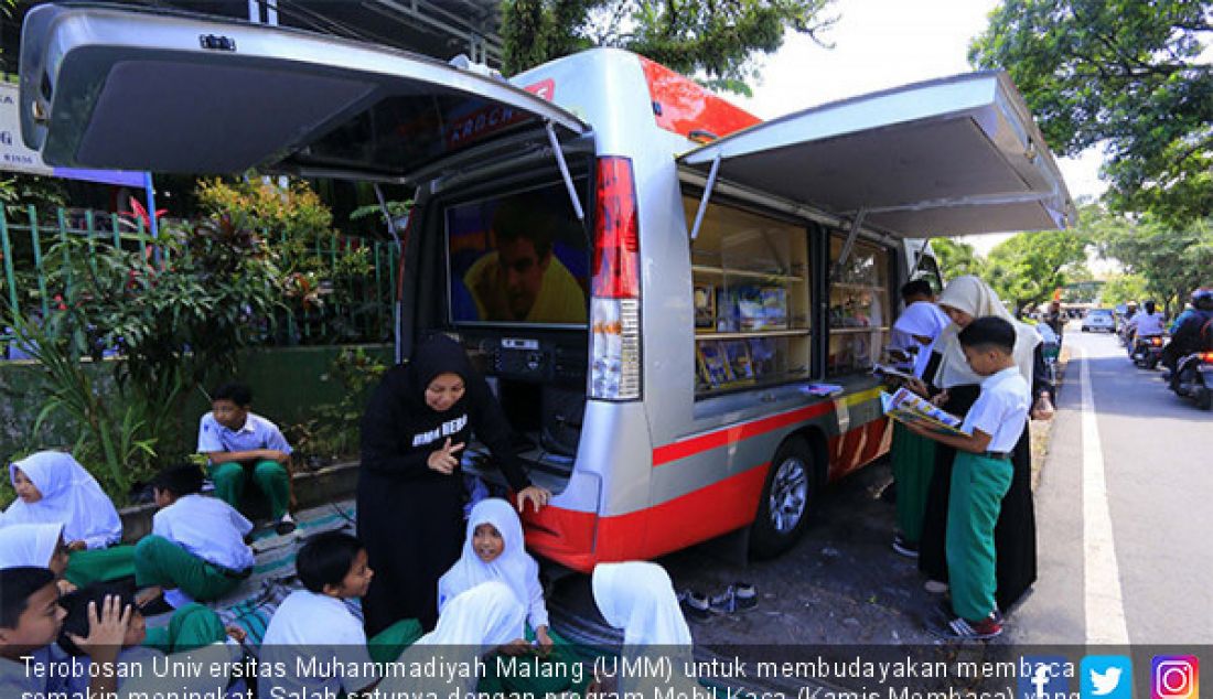 Terobosan Universitas Muhammadiyah Malang (UMM) untuk membudayakan membaca semakin meningkat. Salah satunya dengan program Mobil Kaca (Kamis Membaca) yang langsung menyapa siswa SD Muslimat NU, Kasin, Klojen, Kamis(15/3). - JPNN.com
