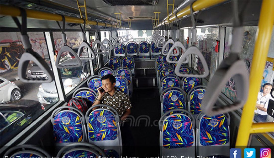 Bus Transcommuter di Stasiun Sudirman, Jakarta, Jumat (16/3). - JPNN.com
