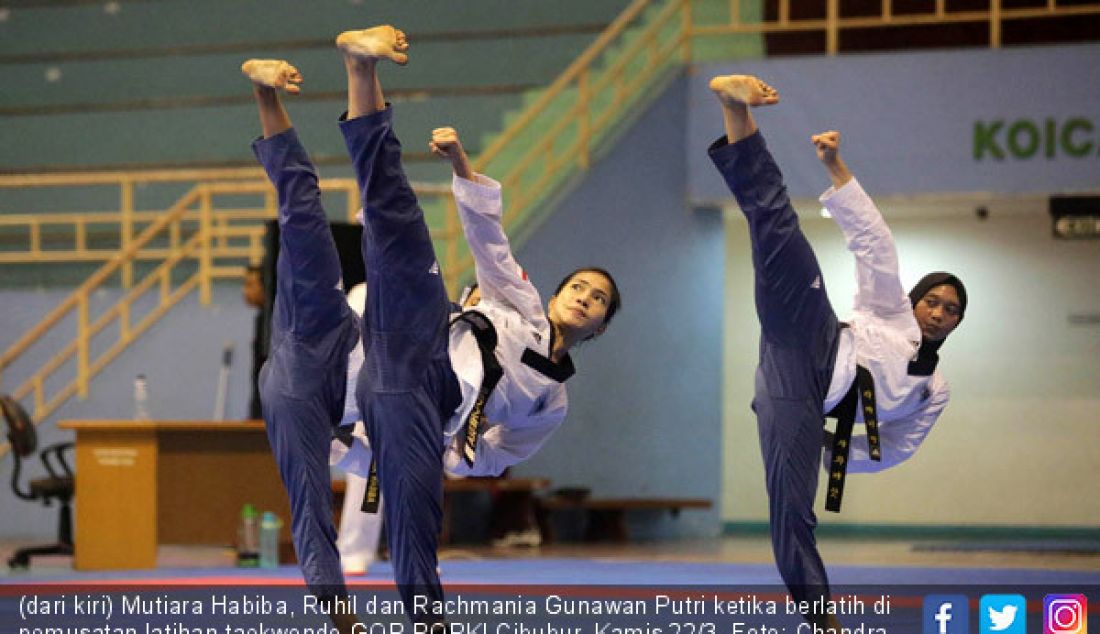 (dari kiri) Mutiara Habiba, Ruhil dan Rachmania Gunawan Putri ketika berlatih di pemusatan latihan taekwondo GOR POPKI Cibubur, Kamis 22/3. - JPNN.com