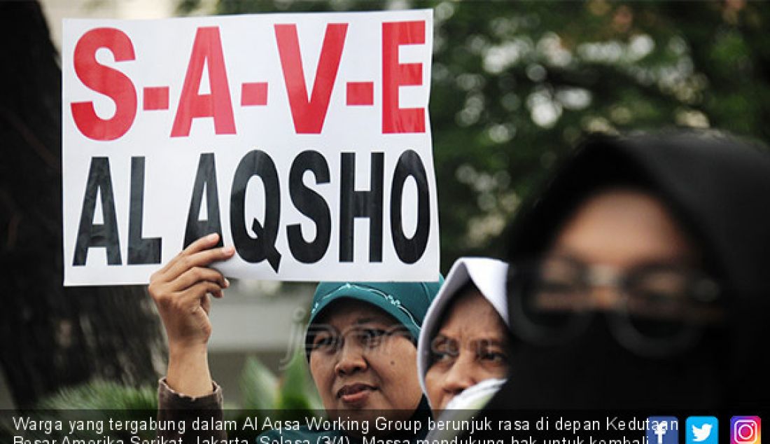 Warga yang tergabung dalam Al Aqsa Working Group berunjuk rasa di depan Kedutaan Besar Amerika Serikat, Jakarta, Selasa (3/4). Massa mendukung hak untuk kembali atau 