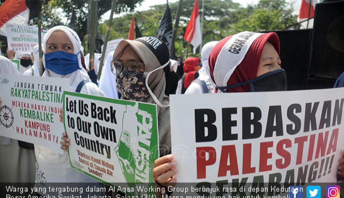 Warga yang tergabung dalam Al Aqsa Working Group berunjuk rasa di depan Kedutaan Besar Amerika Serikat, Jakarta, Selasa (3/4). Massa mendukung hak untuk kembali atau 