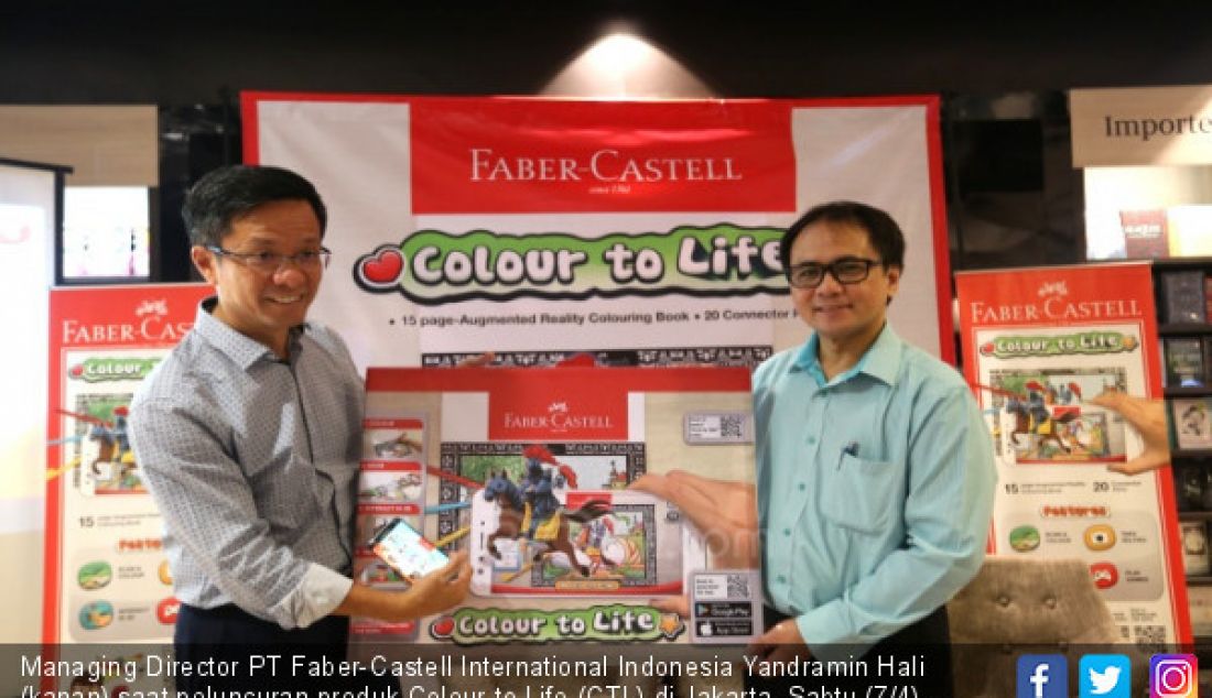 Managing Director PT Faber-Castell International Indonesia Yandramin Hali (kanan) saat peluncuran produk Colour to Life (CTL) di Jakarta, Sabtu (7/4). Faber-Castell menghadirkan produk terbaru dengan melakukan inovasi perpaduan antara menggambar secara konvensional dengan kemajuan teknologi Augmented Reality (AR) melalui produk Colour to Life (CTL). - JPNN.com