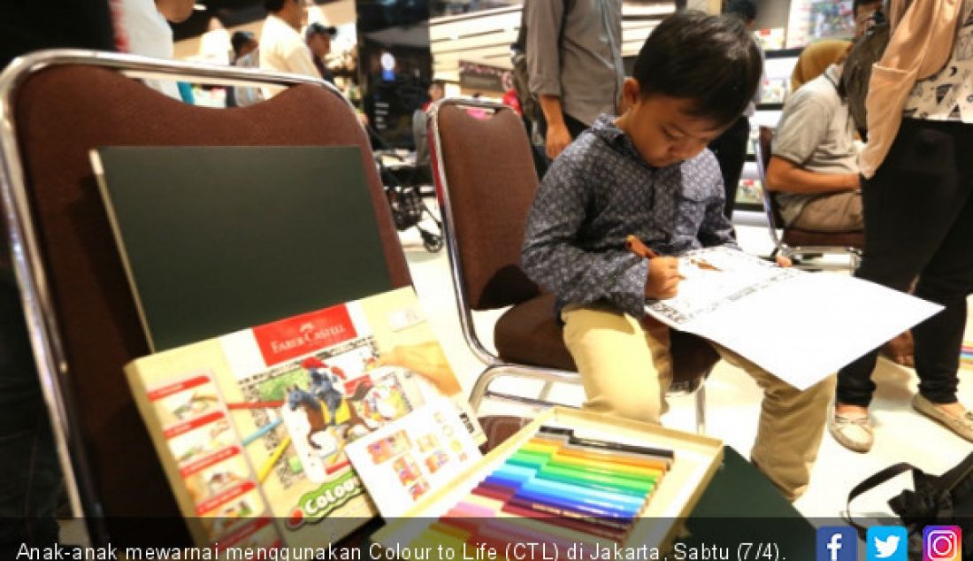 Anak-anak mewarnai menggunakan Colour to Life (CTL) di Jakarta, Sabtu (7/4). - JPNN.com