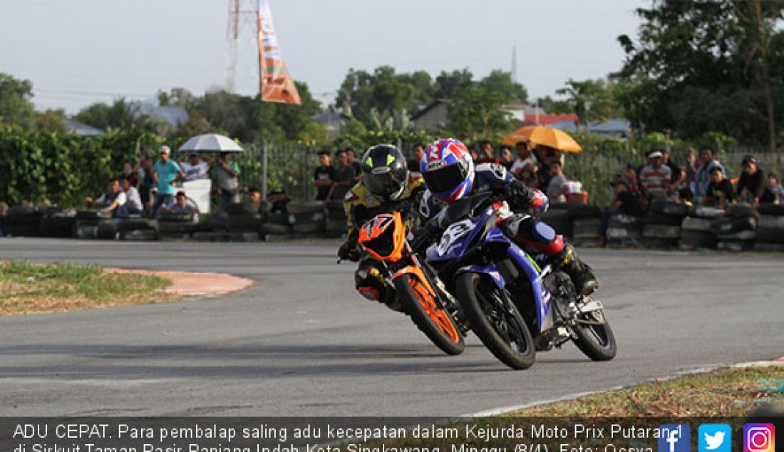 ADU CEPAT. Para pembalap saling adu kecepatan dalam Kejurda Moto Prix Putaran 1 di Sirkuit Taman Pasir Panjang Indah Kota Singkawang, Minggu (8/4). - JPNN.com