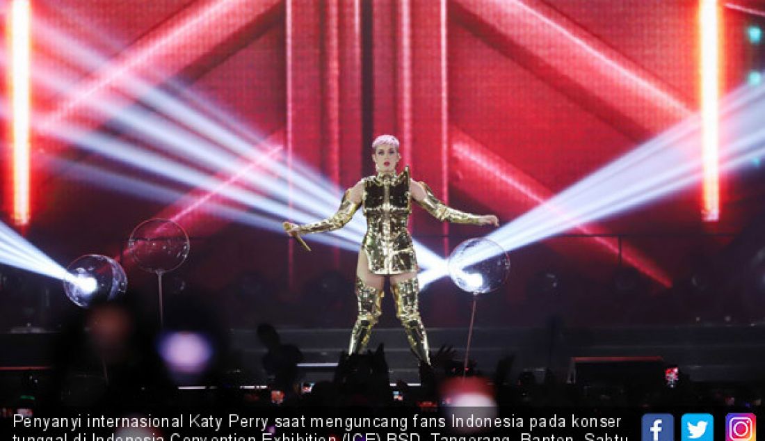 Penyanyi internasional Katy Perry saat menguncang fans Indonesia pada konser tunggal di Indonesia Convention Exhibition (ICE) BSD, Tangerang, Banten, Sabtu (14/4). Konser Witness: The Tour di ICE merupakan konser ketiga Katy - JPNN.com