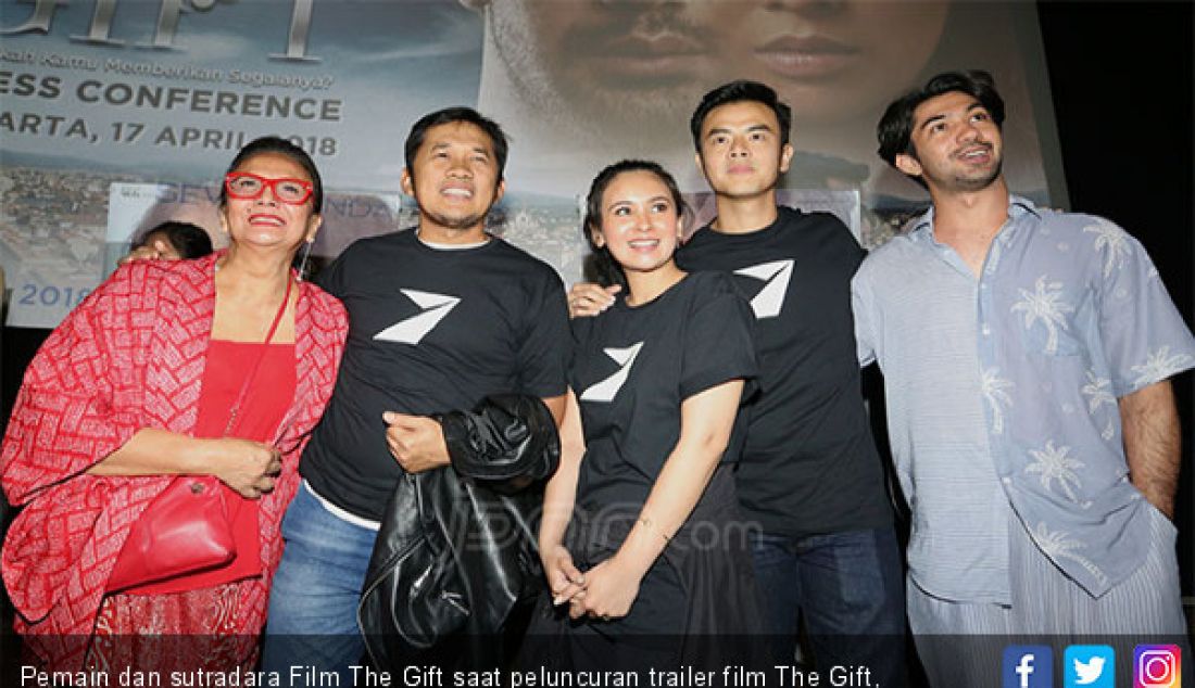 Pemain dan sutradara Film The Gift saat peluncuran trailer film The Gift, Jakarta, Selasa (17/4). - JPNN.com