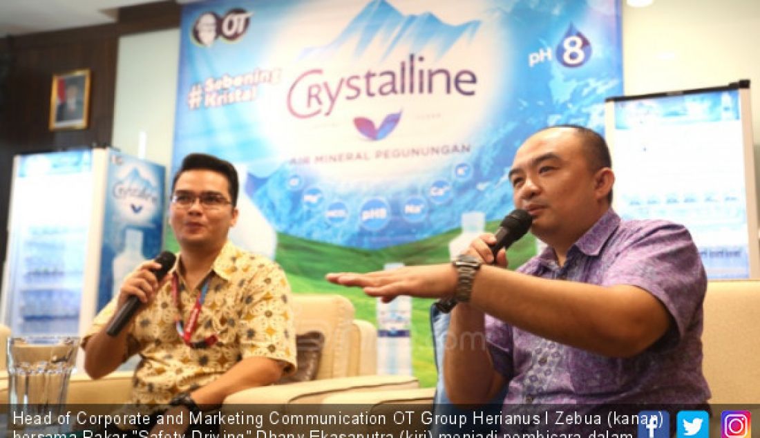 Head of Corporate and Marketing Communication OT Group Herianus I Zebua (kanan) bersama Pakar 