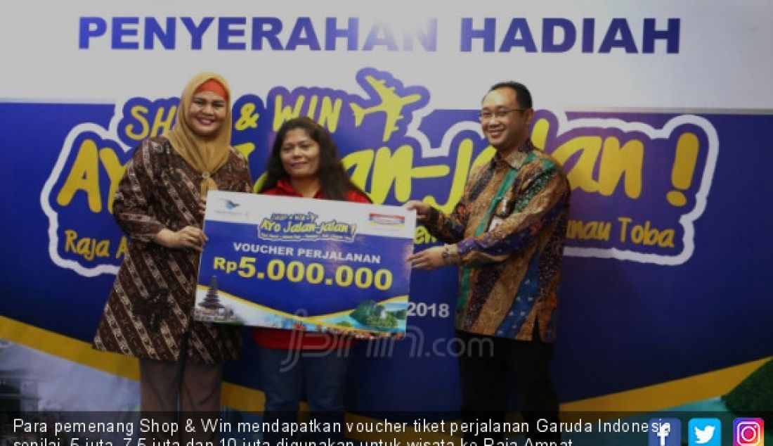 Para pemenang Shop & Win mendapatkan voucher tiket perjalanan Garuda Indonesia senilai, 5 juta, 7,5 juta dan 10 juta digunakan untuk wisata ke Raja Ampat, Labuhan Bajo, Bunaken, Bali dan Danau Toba. - JPNN.com