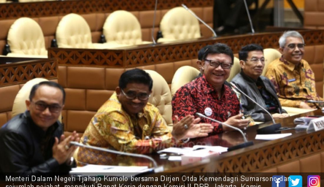 Menteri Dalam Negeri Tjahajo Kumolo bersama Dirjen Otda Kemendagri Sumarsono dan sejumlah pejabat, mengikuti Rapat Kerja dengan Komisi II DPR, Jakarta, Kamis (24/5). - JPNN.com