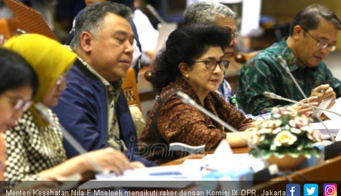 Menteri Kesehatan Nila F Moeloek mengikuti raker dengan Komisi IX DPR, Jakarta, Kamis (24/5). Raker RUU Kebidanan dengan Pemerintah. - JPNN.com