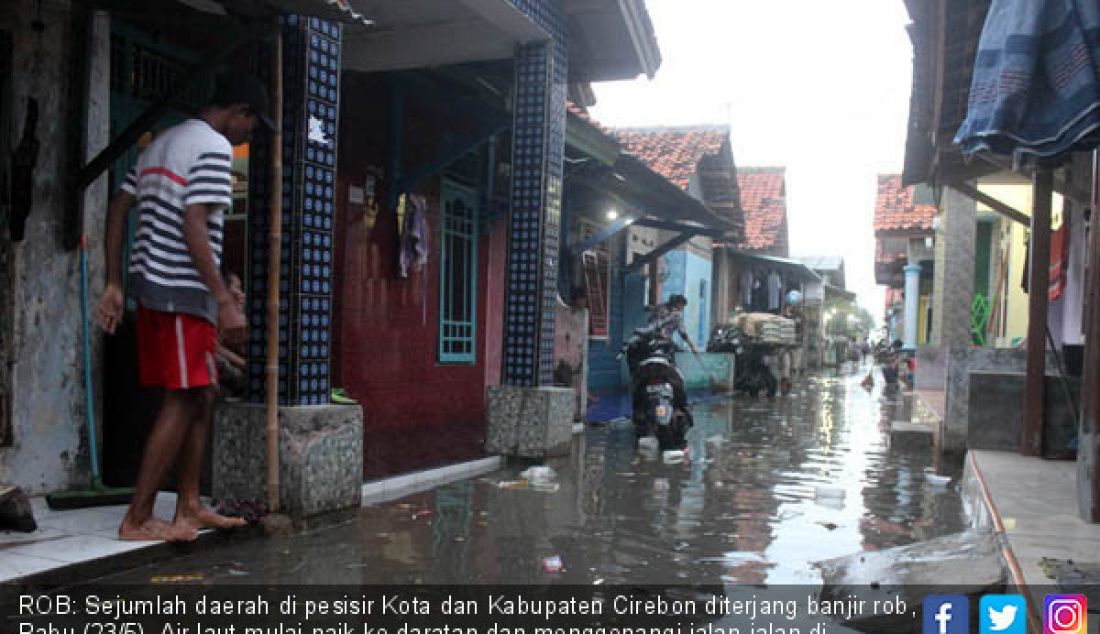 ROB: Sejumlah daerah di pesisir Kota dan Kabupaten Cirebon diterjang banjir rob, Rabu (23/5). Air laut mulai naik ke daratan dan menggenangi jalan-jalan di pemukiman warga. - JPNN.com