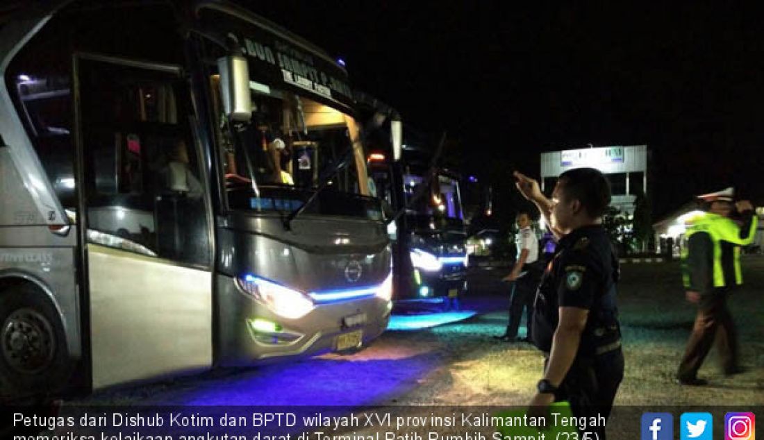 Petugas dari Dishub Kotim dan BPTD wilayah XVI provinsi Kalimantan Tengah memeriksa kelaikaan angkutan darat di Terminal Patih Rumbih Sampit, (23/5) malam. - JPNN.com