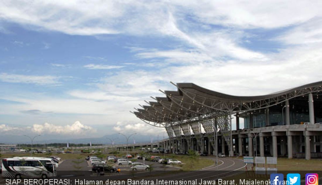 SIAP BEROPERASI: Halaman depan Bandara Internasional Jawa Barat, Majalengka yang resmi dilaunching oleh Presiden RI Joko Widodo, Kamis (24/5). - JPNN.com
