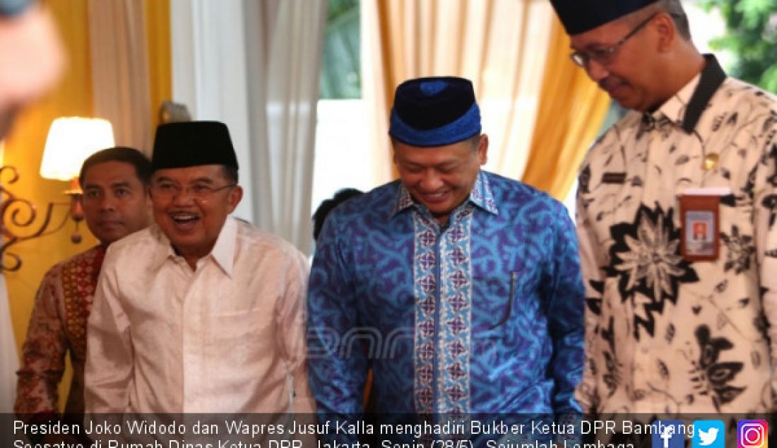 Presiden Joko Widodo dan Wapres Jusuf Kalla menghadiri Bukber Ketua DPR Bambang Soesatyo di Rumah Dinas Ketua DPR, Jakarta, Senin (28/5). Sejumlah Lembaga Tinggi Negara, Pejabat dan Anggota Dewan hadir dalam acara tersebut. - JPNN.com