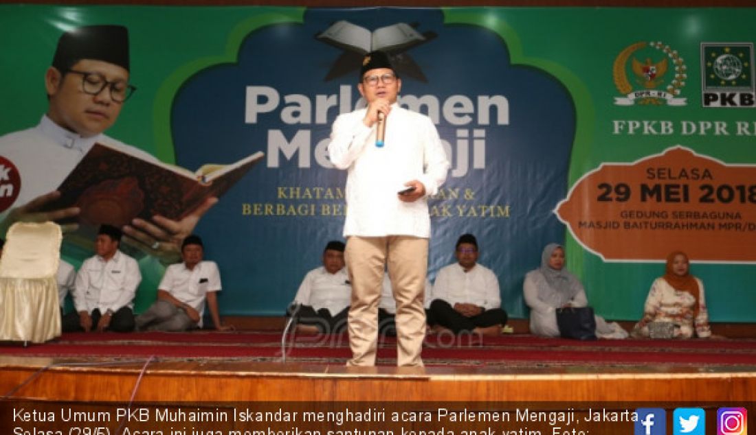 Ketua Umum PKB Muhaimin Iskandar menghadiri acara Parlemen Mengaji, Jakarta, Selasa (29/5). Acara ini juga memberikan santunan kepada anak yatim. - JPNN.com