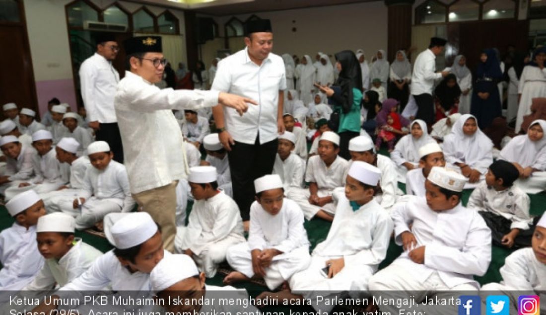 Ketua Umum PKB Muhaimin Iskandar menghadiri acara Parlemen Mengaji, Jakarta, Selasa (29/5). Acara ini juga memberikan santunan kepada anak yatim. - JPNN.com