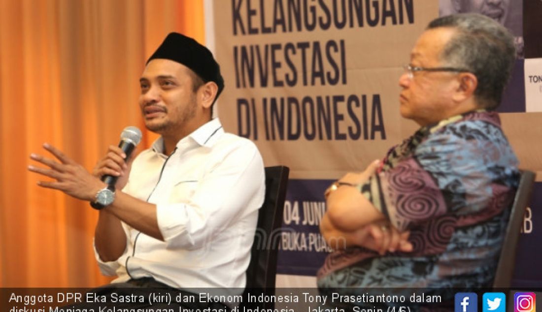 Anggota DPR Eka Sastra (kiri) dan Ekonom Indonesia Tony Prasetiantono dalam diskusi Menjaga Kelangsungan Investasi di Indonesia, Jakarta, Senin (4/6). Diskusi ini membahas seputar perekonomian Indonesia dalam menghadapi tantangan global seperti Revolusi Industri 4.0 dan cara antisipasi pemerintah dalam menjaga industri Tanah Air tetap bersaing serta investor konsisten menanamkan modalnya di Indonesia. - JPNN.com