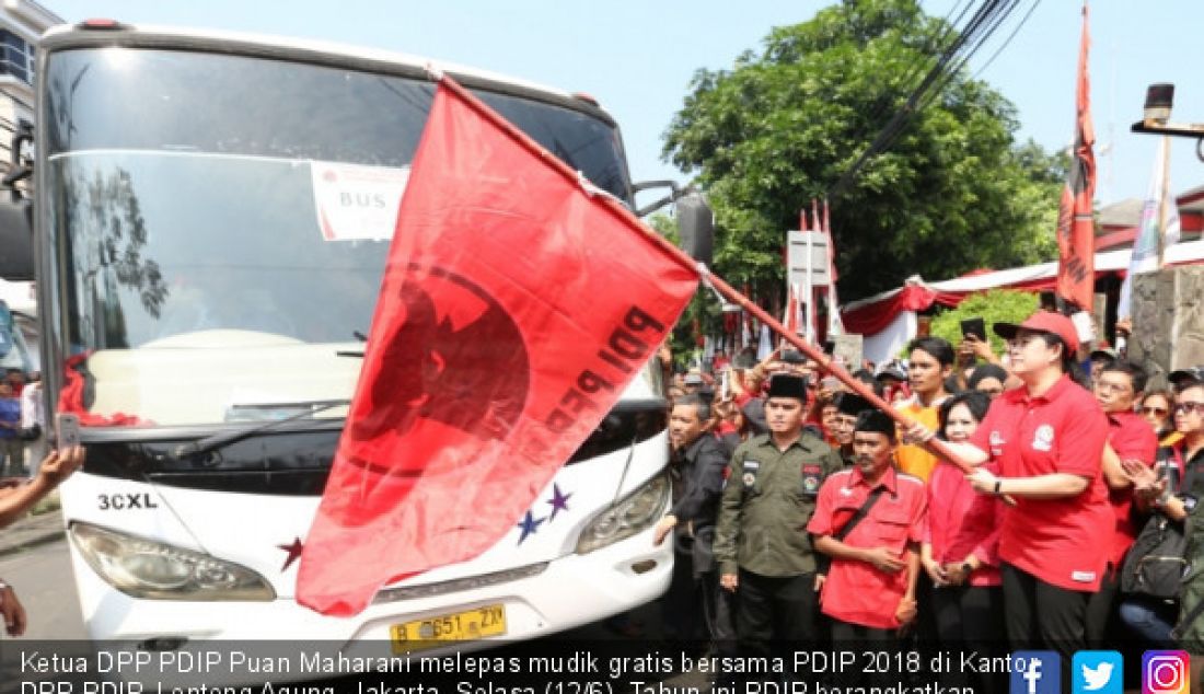 Ketua DPP PDIP Puan Maharani melepas mudik gratis bersama PDIP 2018 di Kantor DPP PDIP, Lenteng Agung, Jakarta, Selasa (12/6). Tahun ini PDIP berangkatkan 8829 peserta mudik dengan 143 bus. - JPNN.com