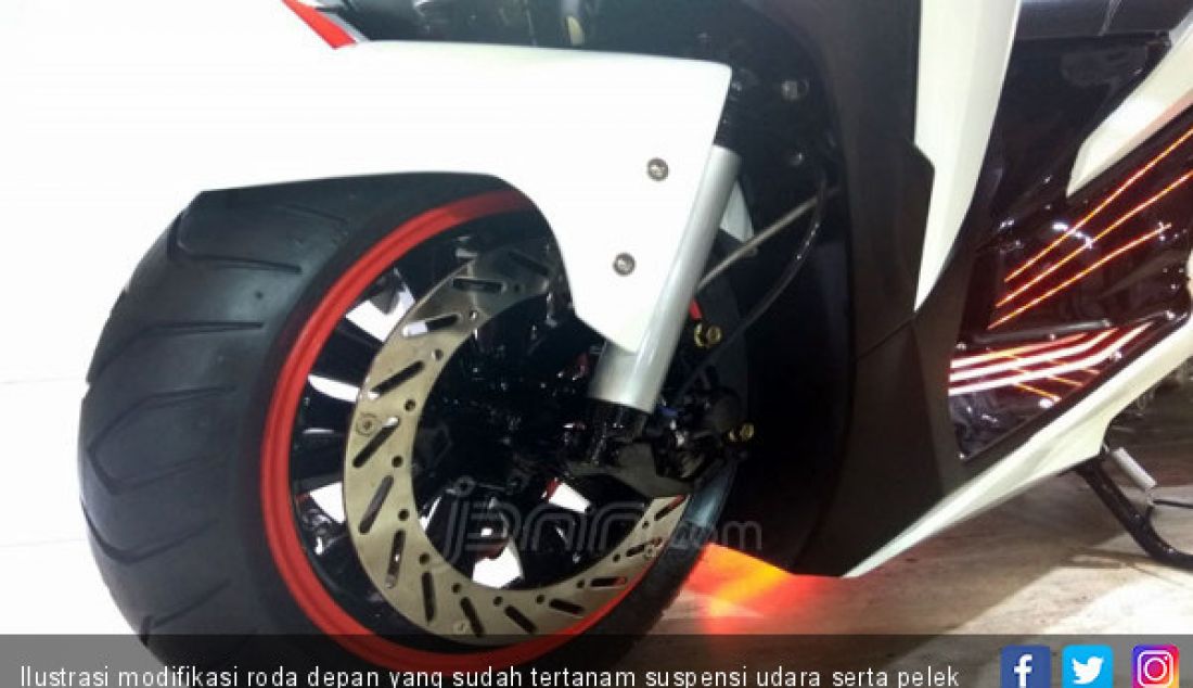 Ilustrasi modifikasi roda depan yang sudah tertanam suspensi udara serta pelek lebar All New Honda Vario 150. - JPNN.com