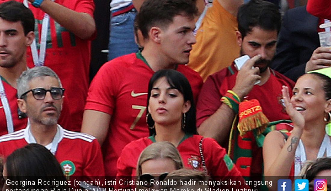 Georgina Rodriguez (tengah), istri Cristiano Ronaldo hadir menyaksikan langsung pertandingan Piala Dunia 2018 Portugal melawan Maroko di Stadion Luzhniki, Moskow, Rusia, Rabu (20/6). - JPNN.com