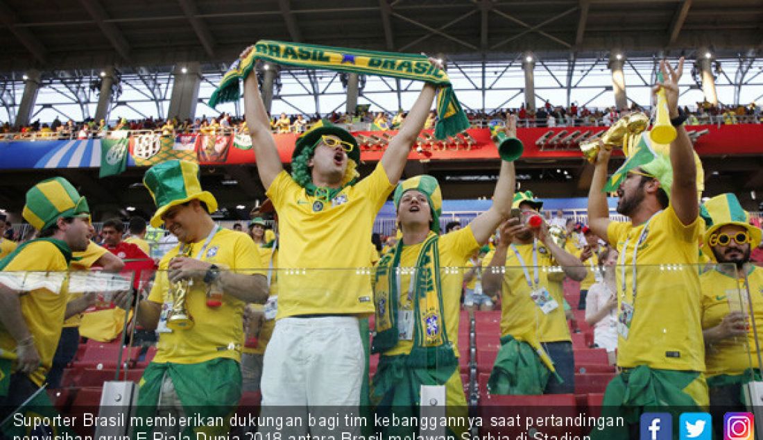 Suporter Brasil memberikan dukungan bagi tim kebanggannya saat pertandingan penyisihan grup E Piala Dunia 2018 antara Brasil melawan Serbia di Stadion Spartak, Moskow, Rusia, Rabu (27/6). - JPNN.com