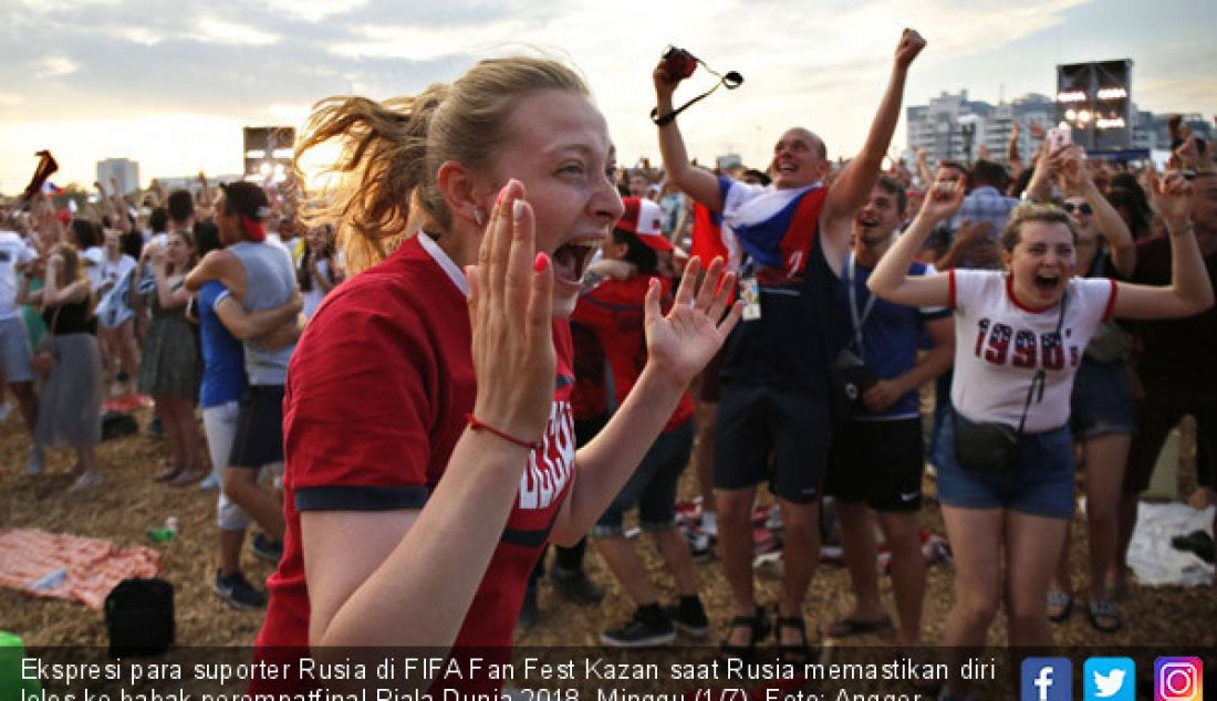 Ekspresi para suporter Rusia di FIFA Fan Fest Kazan saat Rusia memastikan diri lolos ke babak perempatfinal Piala Dunia 2018, Minggu (1/7). - JPNN.com