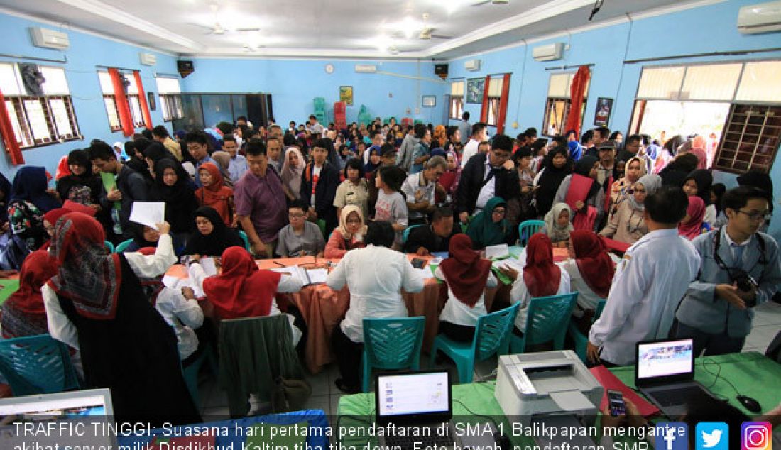 TRAFFIC TINGGI: Suasana hari pertama pendaftaran di SMA 1 Balikpapan mengantre akibat server milik Disdikbud Kaltim tiba-tiba down. Foto bawah, pendaftaran SMP berjalan tertib dan normal. - JPNN.com