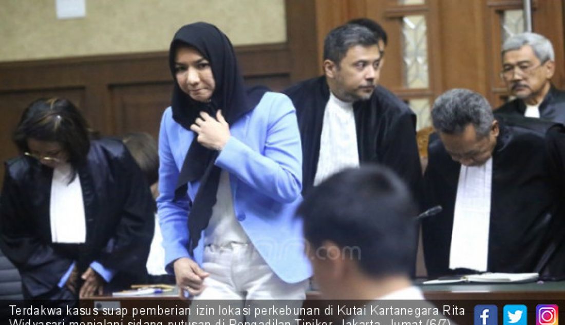 Terdakwa kasus suap pemberian izin lokasi perkebunan di Kutai Kartanegara Rita Widyasari menjalani sidang putusan di Pengadilan Tipikor, Jakarta, Jumat (6/7). - JPNN.com