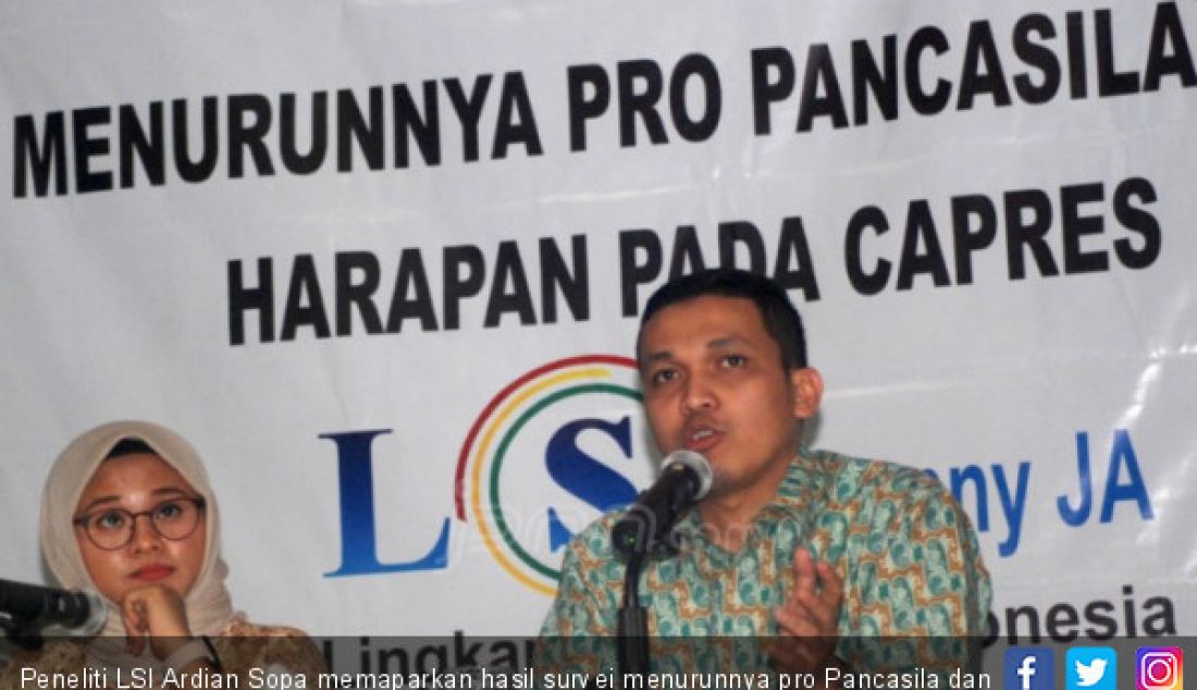 Peneliti LSI Ardian Sopa memaparkan hasil survei menurunnya pro Pancasila dan harapan pada capres, Jakarta, Selasa (17/7). - JPNN.com